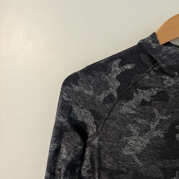 Lululemon Outrun the Elements 1/2 Zip in Incognito Camo HTR Black - Picture 7 of 12